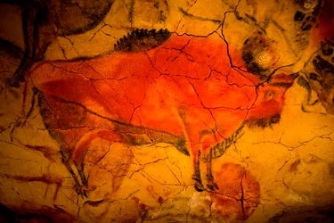 Biisonimaalaus Altamiran luolissa, Yläpaleoliittinen museo, Santander, Cantabria, Espanja